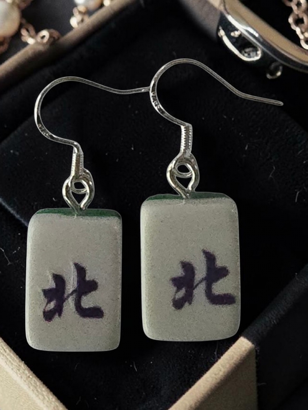 DESIGNER MAHJONG LOVERS PORCELAIN POLISHED 925 SILVER POST "NORTH"EARRINGS - Picture 2 of 4